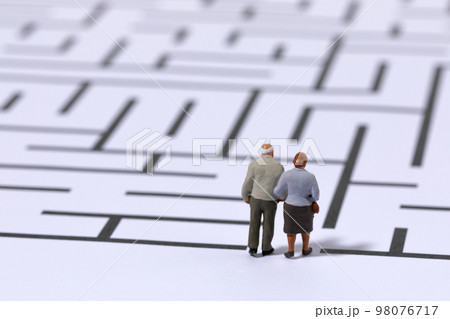brain health and dementia series_a miniature of the old man standing in front of the maze 98076717