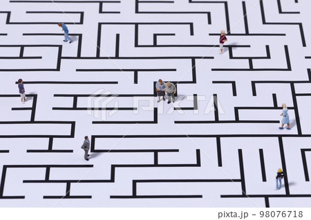 brain health and dementia series_a miniature wandering in a maze 98076718