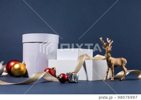 christmas decorations and display background_circle box, square tray, gold ornament 98076997