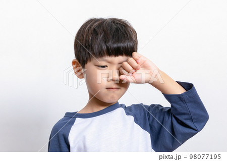 Asian Korean child rubbing his eyes Asian Korean child rubbing his eyes 98077195