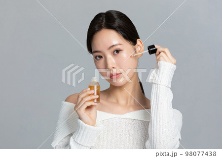beautiful young Korean Asian woman portrait studio photo in winter skin beauty and cosmetics concept__apply an ample beautiful young Korean Asian woman portrait studio photo in winter skin beauty and cosmetics concept__apply an ample 98077438