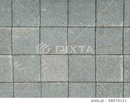 正方形の石のタイル 98078131