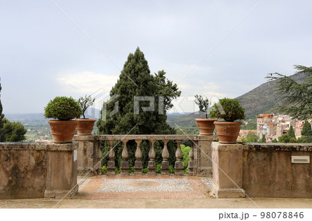 Villa d'Este is one of the most famous Italian villas of the 16th century. Villa d'Este is one of the most famous Italian villas of the 16th century. 98078846