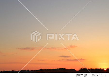 夕焼け空と夕焼け雲 夕焼け空と夕焼け雲 98079390