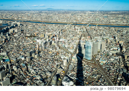 東京の街並み 98079694