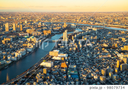 東京の街並み　夕暮れ 98079734
