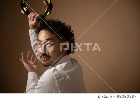 謎のタンバリン演奏者のイメージ 98080587