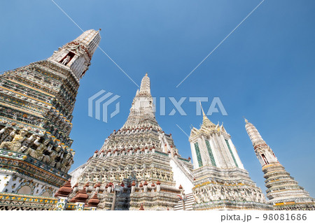 ワットアルン（暁の寺）　タイ王国バンコク 98081686