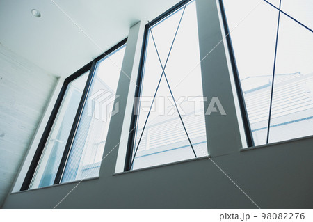 窓ガラス　サッシ 98082276