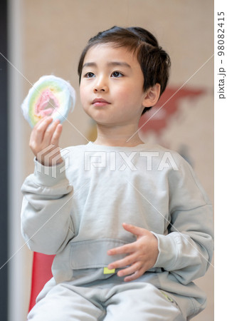 1人 一人 男の子 98082415