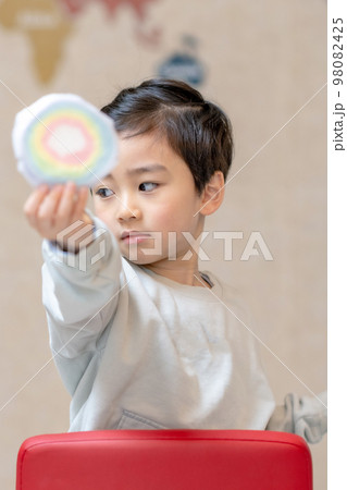 1人 一人 男の子 98082425