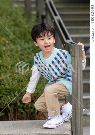 1人 一人 男の子 98082693