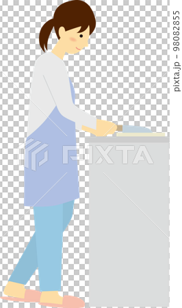 包丁を持つ女性 98082855