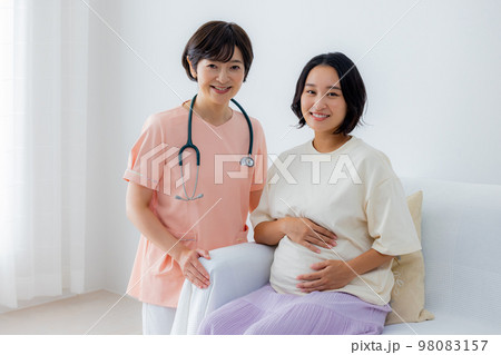 妊婦　助産師 98083157