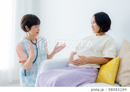 妊婦　助産師 98083194