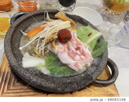 野菜たっぷり石焼鍋 ホットポット 野菜たっぷり石焼鍋 ホットポット 98083198