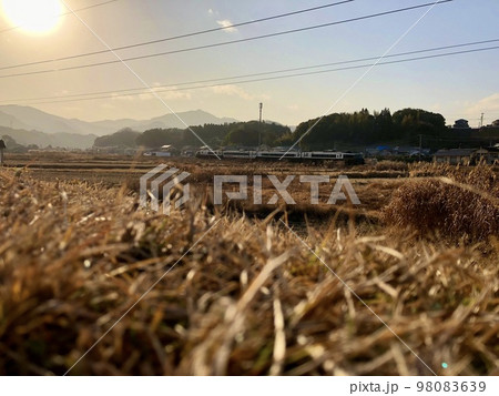 鉄道のある風景 98083639
