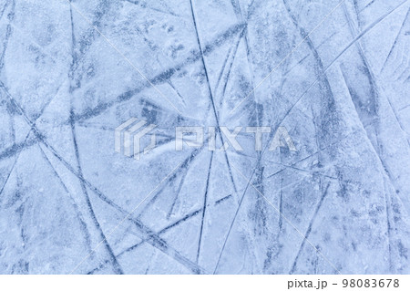 Empty ice rink with skate marks after the session outdoor. 98083678