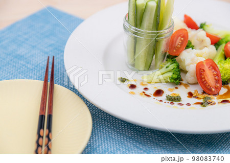 野菜サラダ 野菜スティックとソース 野菜サラダ 野菜スティックとソース 98083740