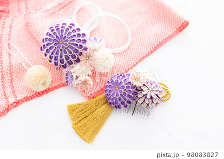 つまみ細工の簪 98083827