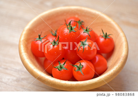 ミニトマト、プチトマト、トマトのイメージ。 98083868
