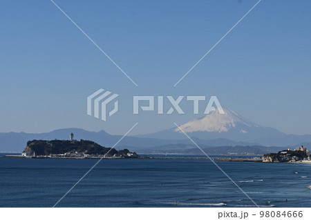 稲村ヶ崎から江ノ島と富士山 98084666