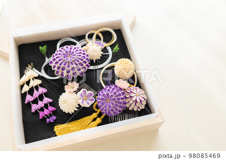 つまみ細工の簪 つまみ細工の簪 98085469