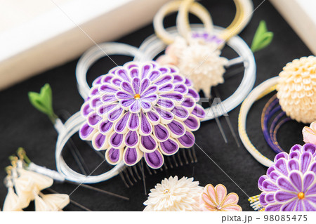 つまみ細工の簪 つまみ細工の簪 98085475