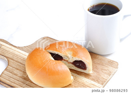 あんぱんとコーヒーの軽食 あんぱんとコーヒーの軽食 98086293