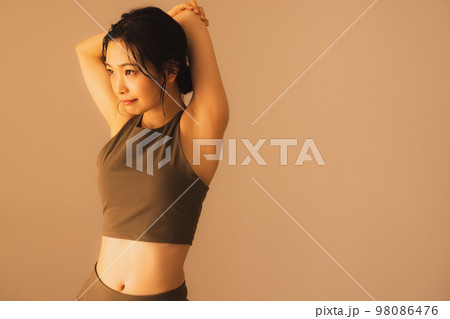 ホットヨガイメージ 98086476