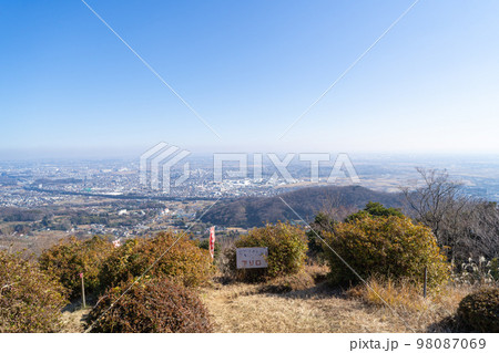 聖峰の山頂から見た景色(大山丹沢国定公園) 聖峰の山頂から見た景色(大山丹沢国定公園) 98087069