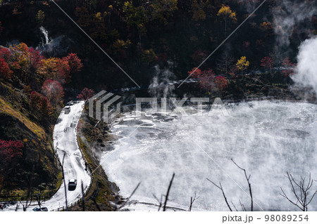 地獄谷の紅葉 98089254