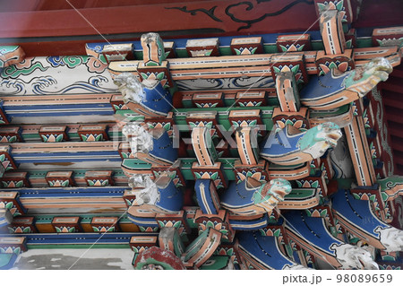 岩上神社の鮮やかな造り 岩上神社の鮮やかな造り 98089659
