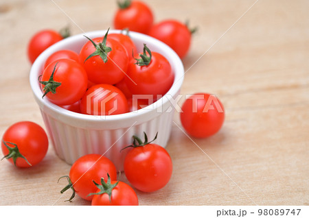 ミニトマト、プチトマト、トマトのイメージ。 98089747