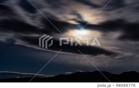 Full moon. Supermoon 98089776