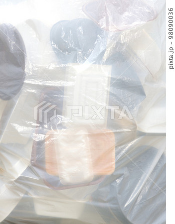 資源ごみイメージ・ごみ袋に入った発泡容器 98090036