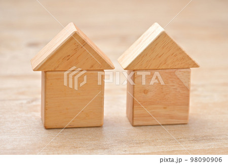 木の積み木、木材ブロック、おもちゃ、玩具、ウッドブロック、つみき、積木、木、立体。 98090906