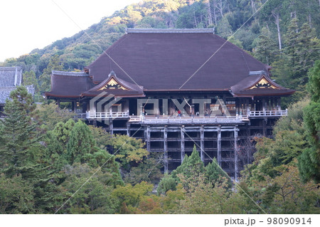 京都で一番観光客が多い清水寺 98090914
