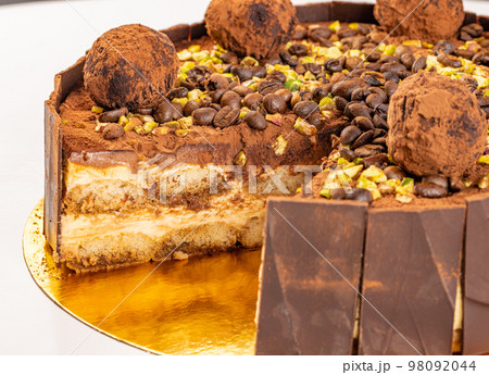 Close up of tiramisu cake 98092044
