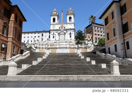 Rome is the capital of Italy, a huge multinational city with a history of almost three thousand years. 98092331