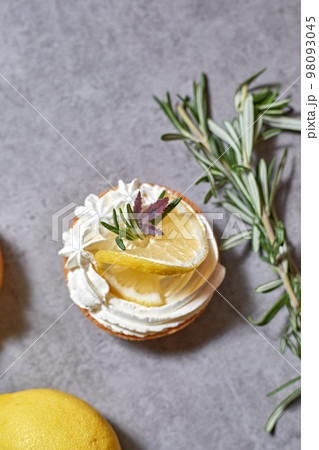 Lemon tart Lemon tart 98093045