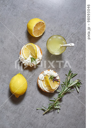 Lemon tart Lemon tart 98093046