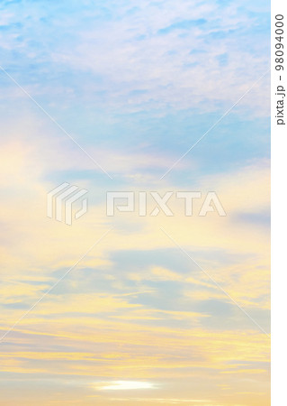 淡い朝焼け空 淡い朝焼け空 98094000