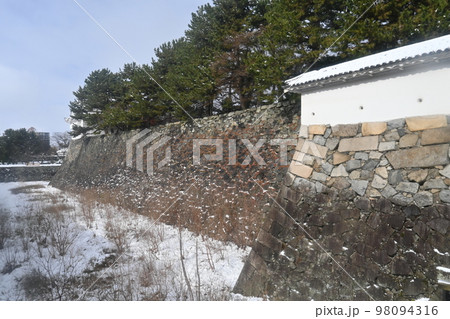 名古屋城・表二之門付近の雪景色 名古屋城・表二之門付近の雪景色 98094316