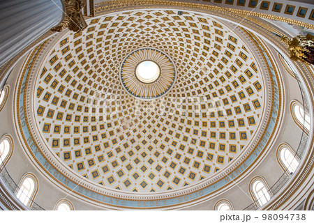 Interior of the dome of the Mosta rotunda. Malta Interior of the dome of the Mosta rotunda. Malta 98094738