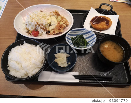 ファミリーレストラン「夢庵」の 若鶏の竜田揚げテリタルランチ ファミリーレストラン「夢庵」の 若鶏の竜田揚げテリタルランチ 98094779