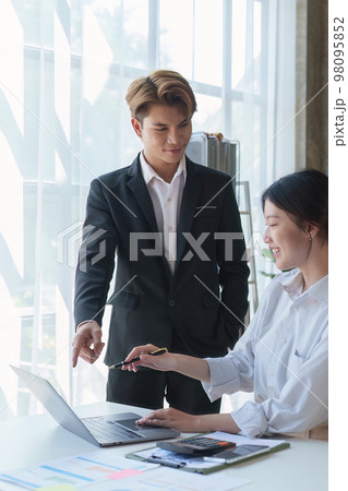 Asian business advisor meeting to discuss and analyze and the situation on the financial report in the meeting room. Fund Investment and accounting concept. 98095852