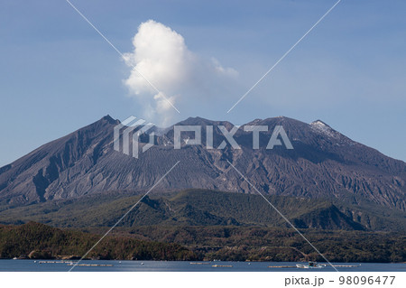 鹿児島県垂水市からの風景 桜島 鹿児島県垂水市からの風景 桜島 98096477