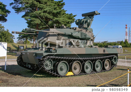 展示される陸上自衛隊の高射機関砲 98098349