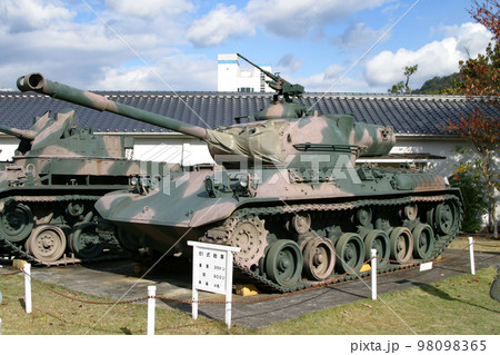 用途廃止展示される陸上自衛隊の61式戦車の写真素材 [98098365] - PIXTA